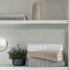 Toalha Vanilla Branco fendi e Prata - Ambientada